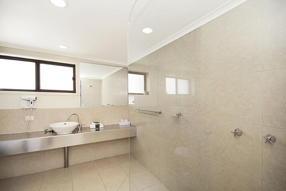 1 Bedroom Premium Loft Apartment - Bathroom