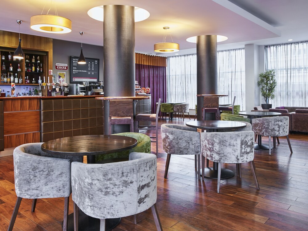 Hotel Bar