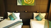 Delxue Twin with Breakfast & Airport Transfer