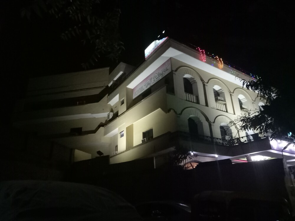 Hotel Front - Evening/Night