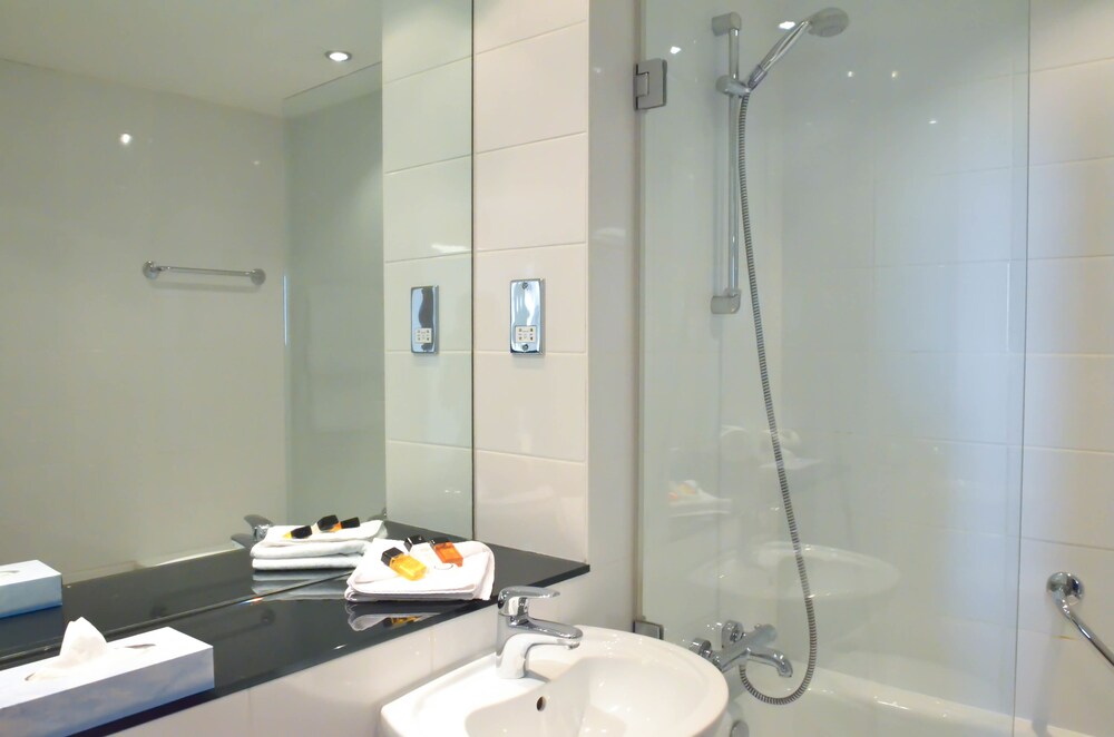 Apartment, 2 Bedrooms - Bathroom