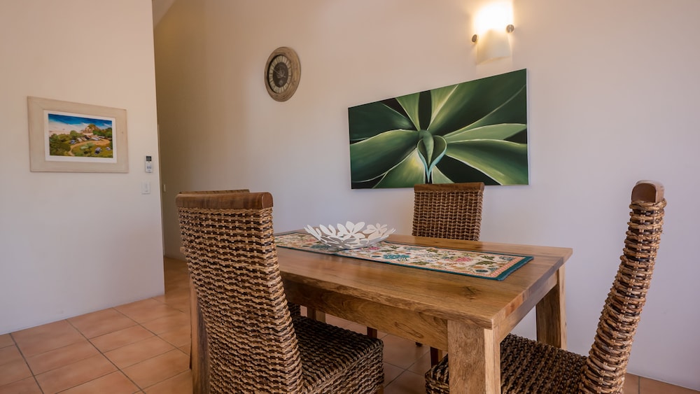 One Bedroom Superior - In-Room Dining