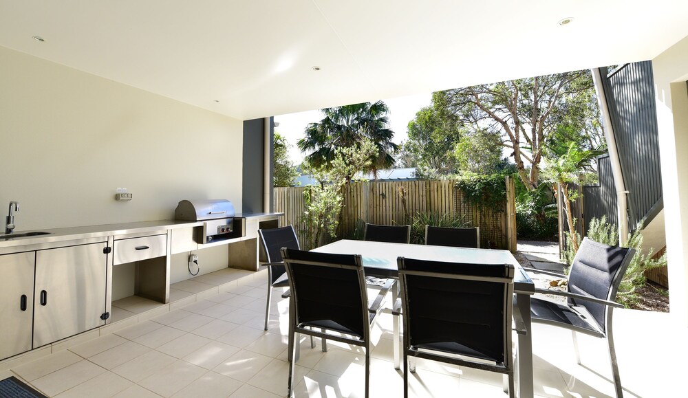 Villa, Poolside - Terrace/Patio