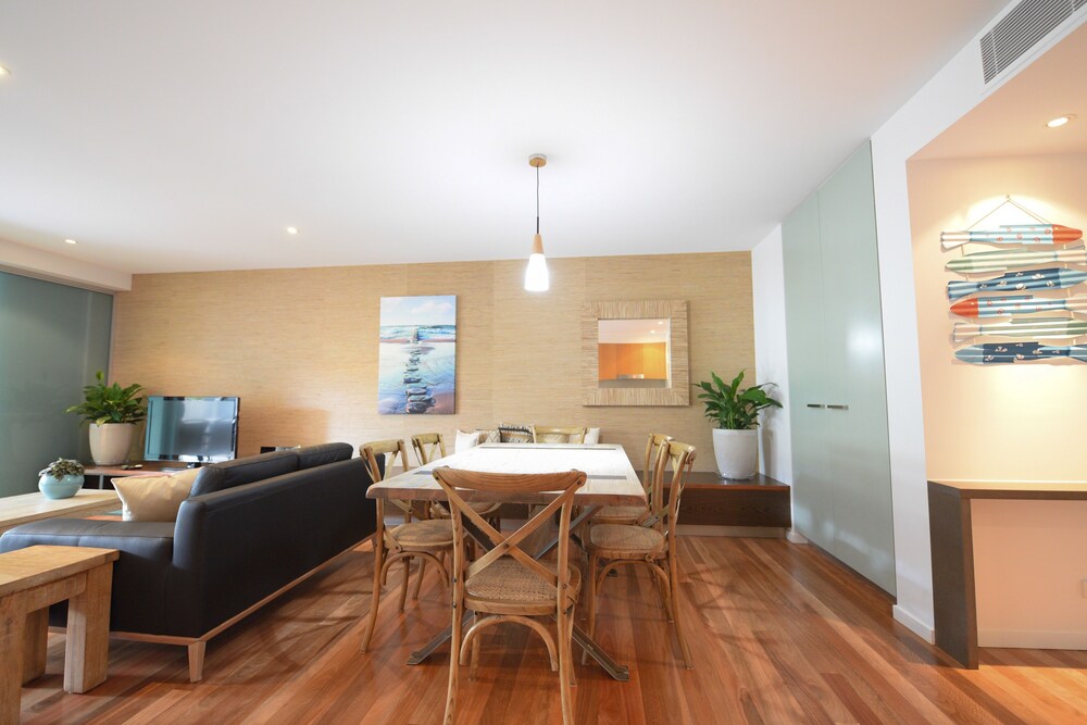 Villa, Poolside - In-Room Dining