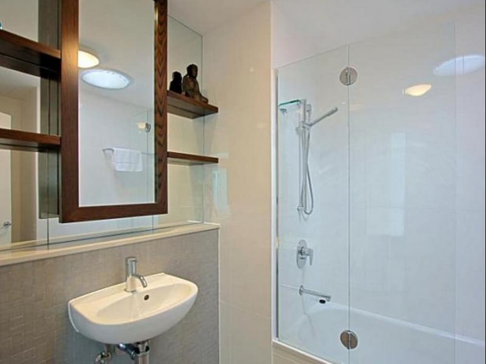 House, Beachside - Bathroom