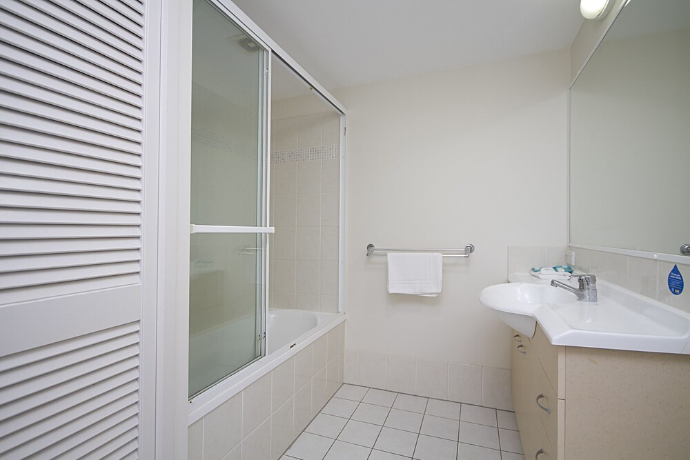 Superior Apartment, 2 Bedrooms - Bathroom