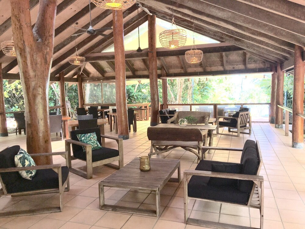 Hotel Lounge