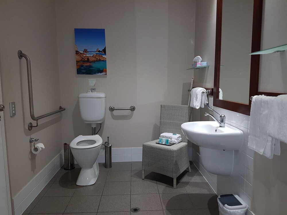 One Bedroom Apartment (Disability Access) - Bathroom