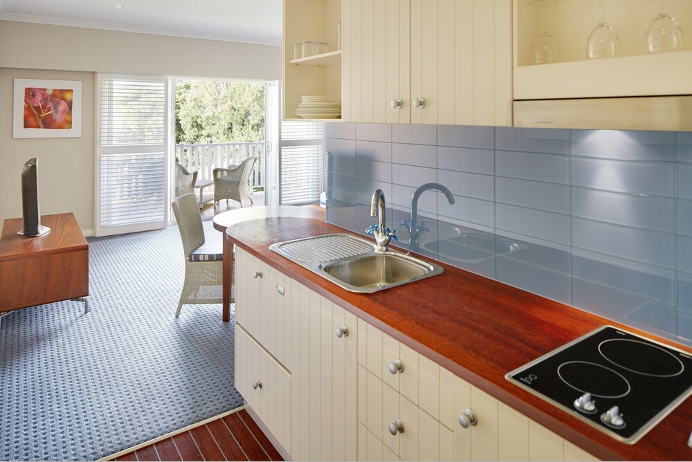 One Bedroom Apartment - In-Room Kitchen