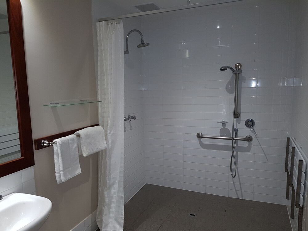 One Bedroom Apartment (Disability Access) - Guestroom