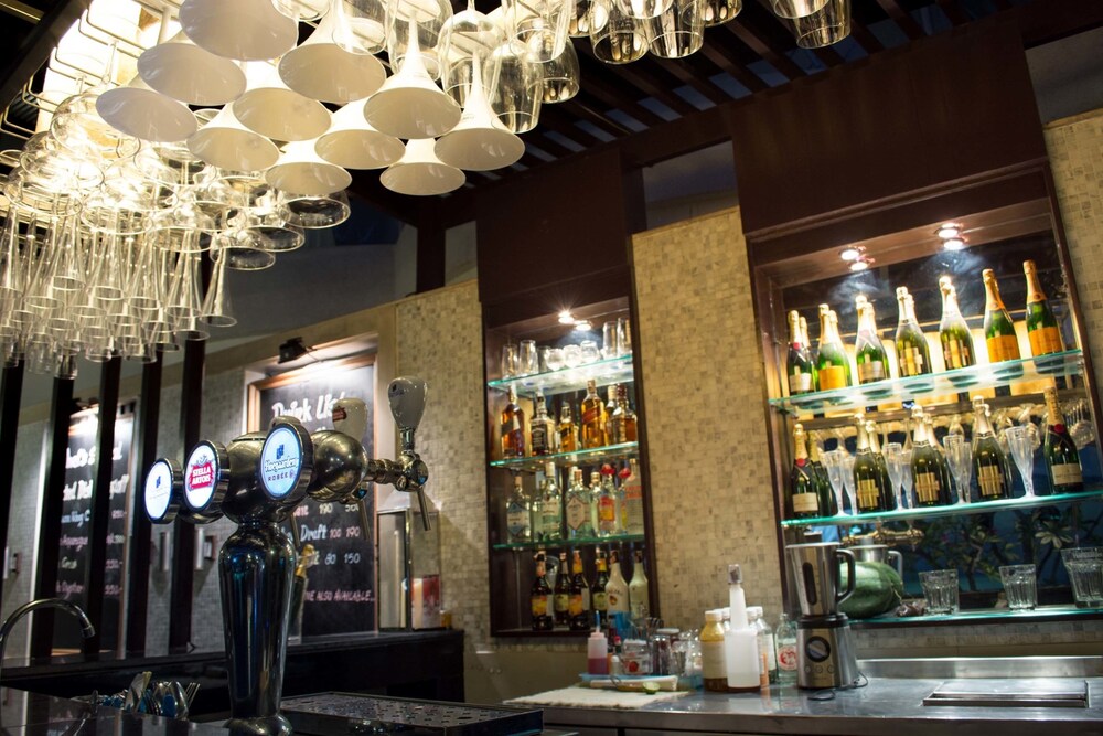 Poolside Bar