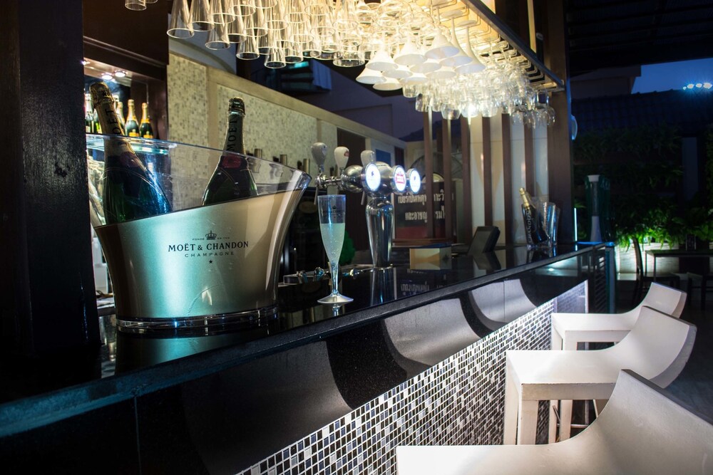 Poolside Bar