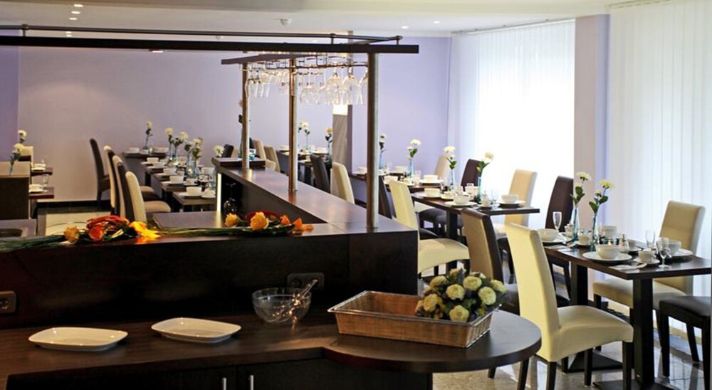 Hotel Bar