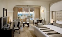 Suite (with 2 Jacuzzis)