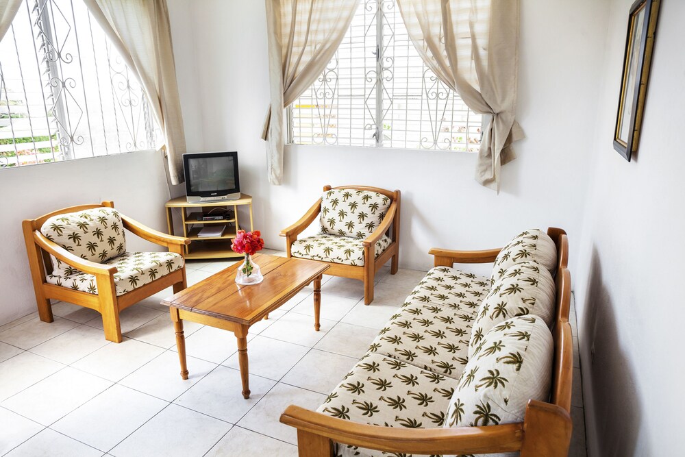 Standard Room, 2 Bedrooms - Living Room