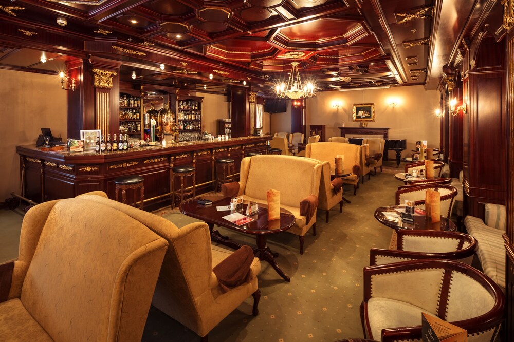 Hotel Lounge