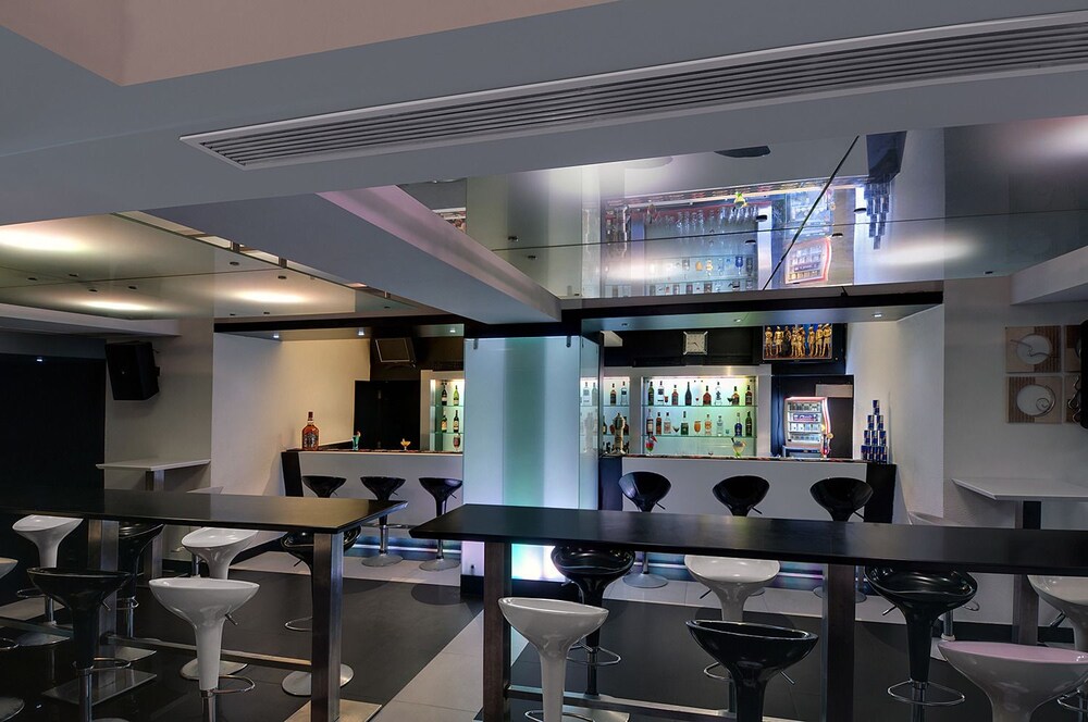 Hotel Bar