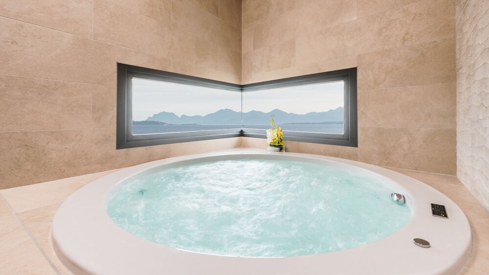 Jetted Tub