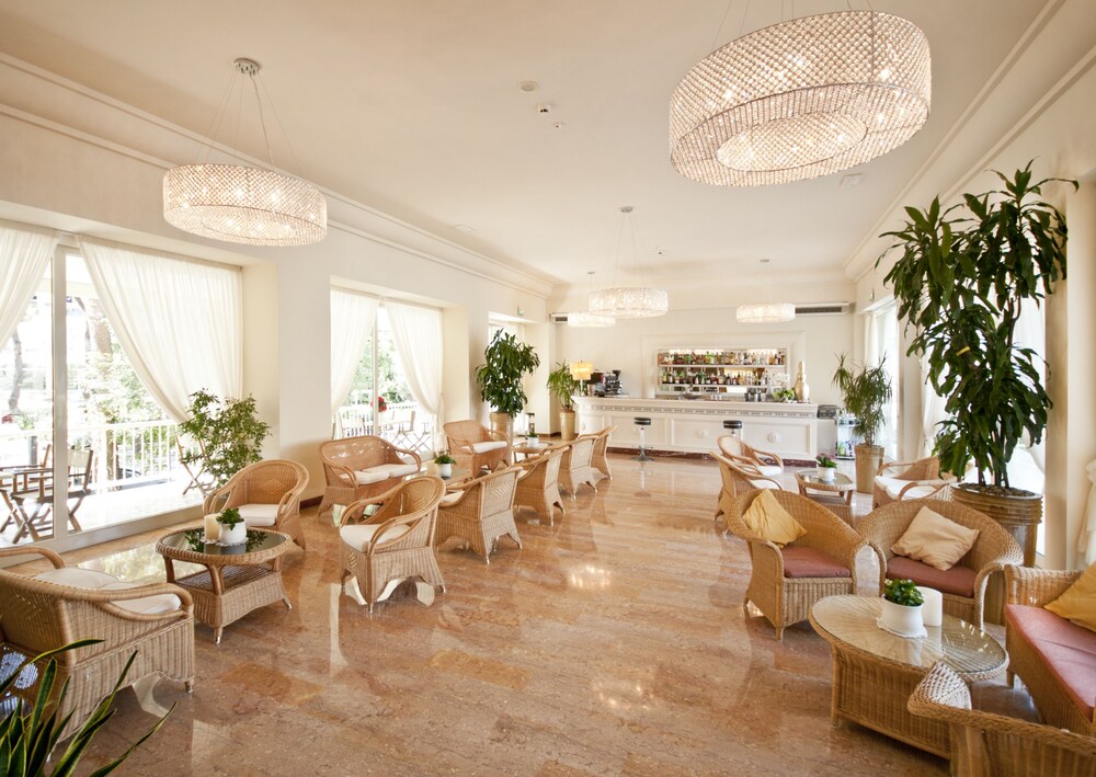 Hotel Bar