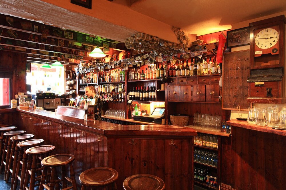 Hotel Bar