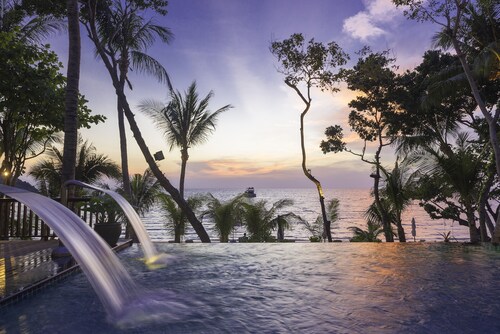 โรงแรมอ่าวพร้าว รีสอร์ท