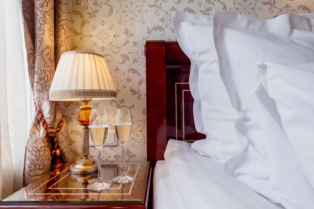 Room Service - Dining