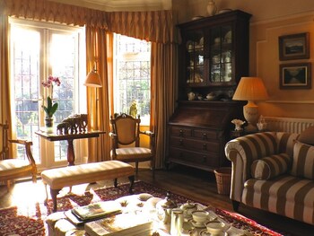 Hotel Lounge