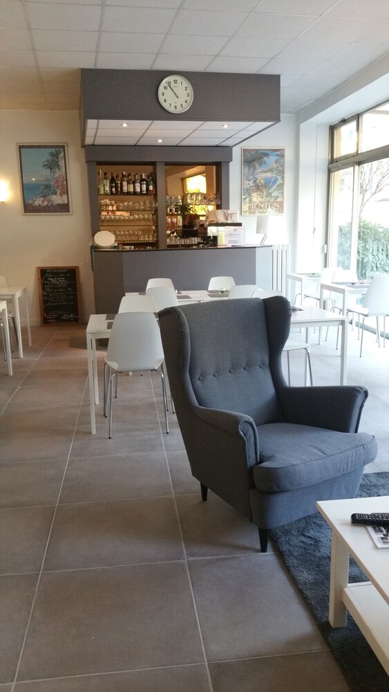 Hotel Lounge