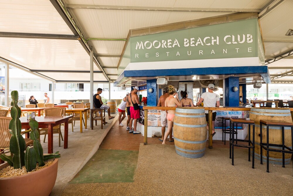 Poolside Bar