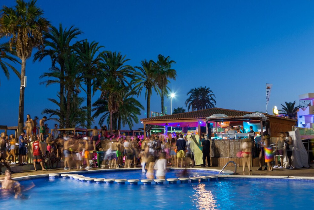 Poolside Bar