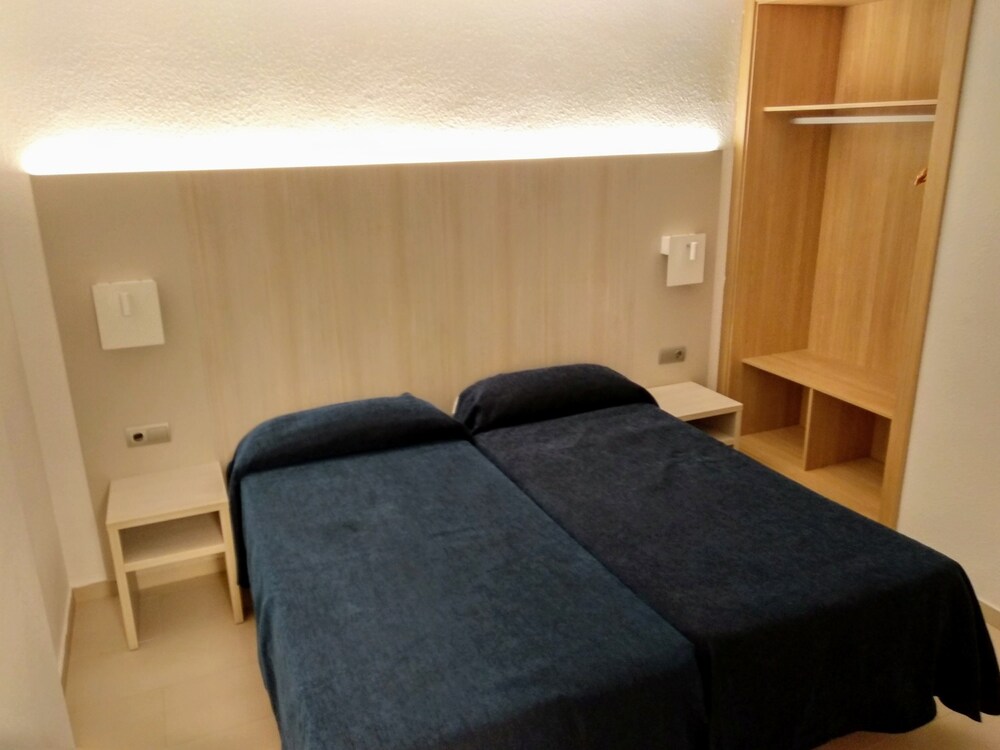 Comfort Apartment, 2 Bedrooms, Partial Sea View - Guestroom