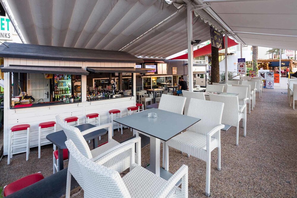 Hotel Bar