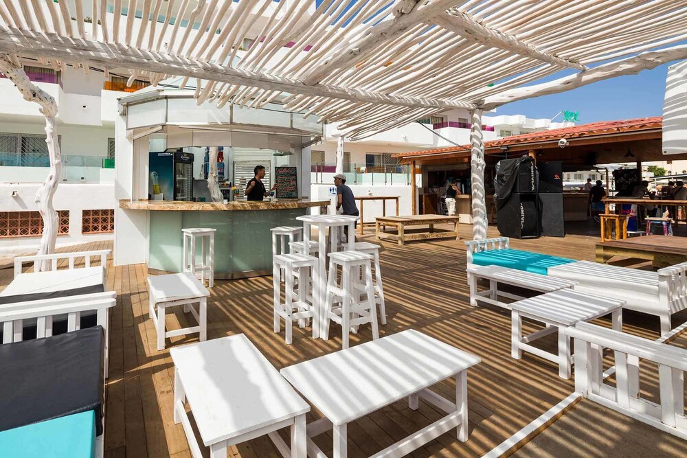 Hotel Bar