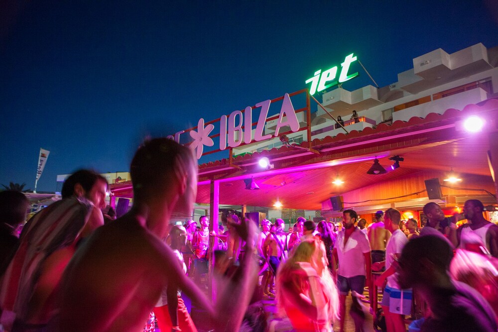 Poolside Bar
