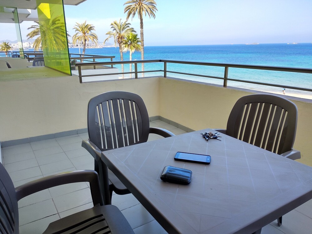 Superior Quadruple Room, 2 Bedrooms, 2 Bathrooms, Beachfront - Terrace/Patio