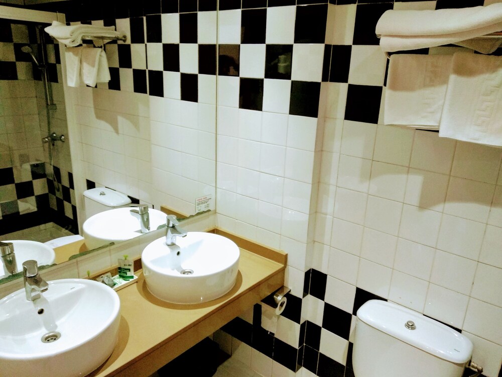 Standard Apartment, 2 Bedrooms - Bathroom