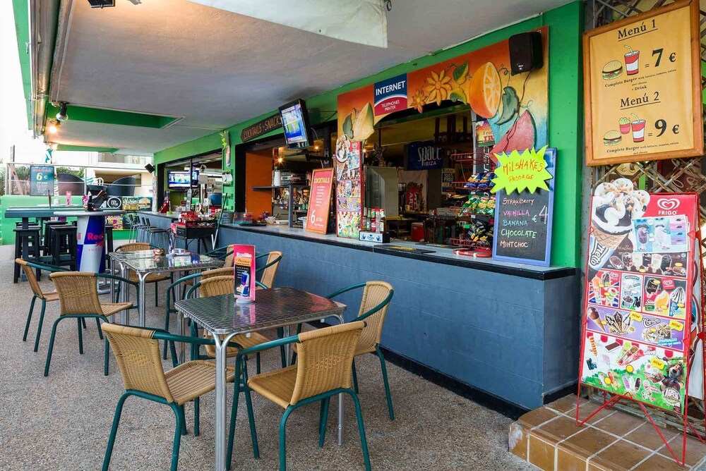 Hotel Bar