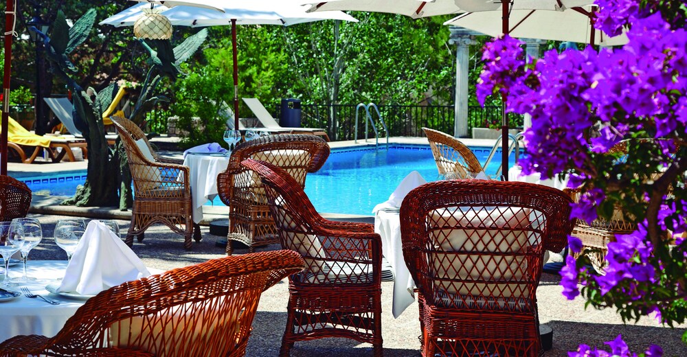 Hotel Bar