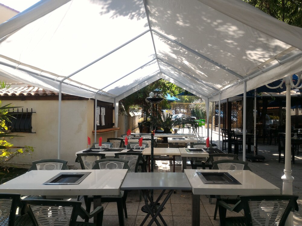 Food Court