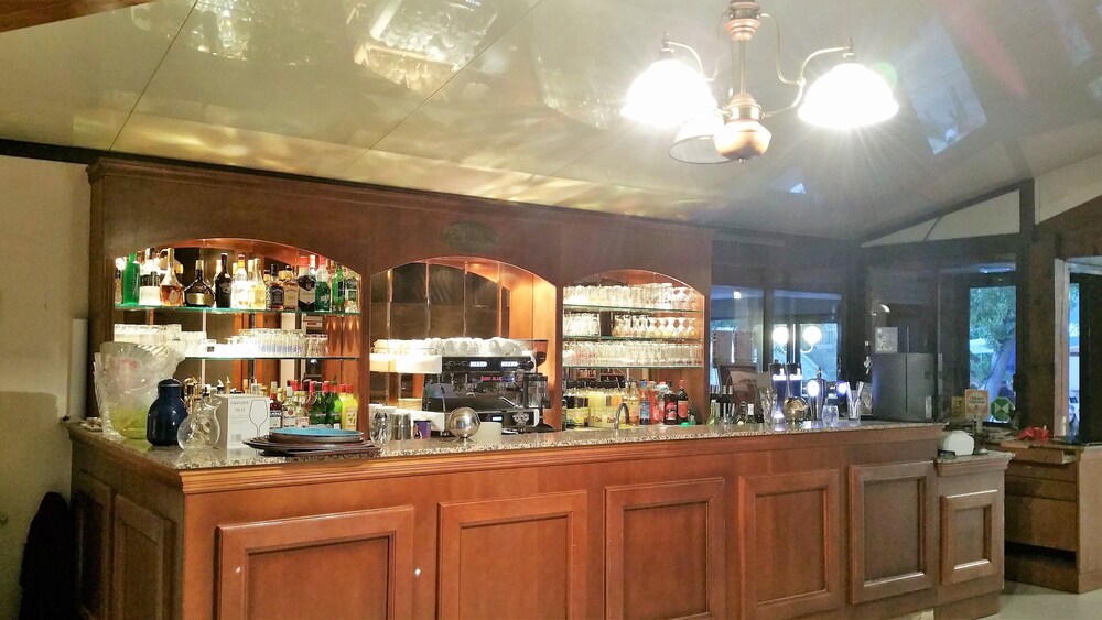 Hotel Bar