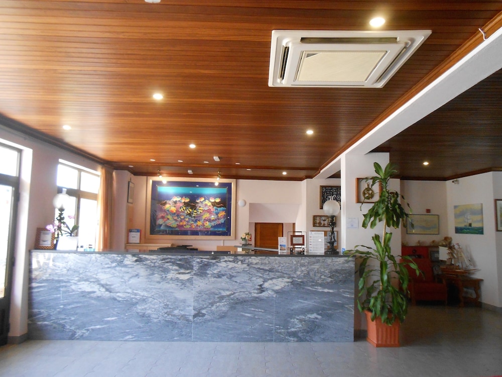 Check-in/Check-out Kiosk