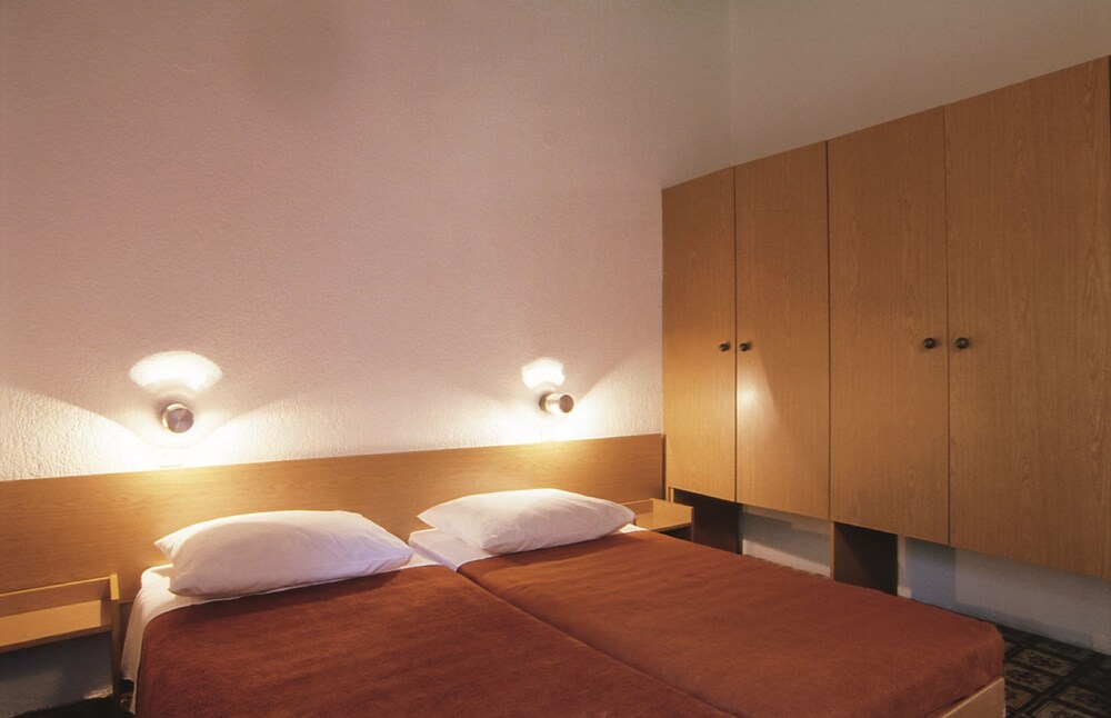 Standard Apartment, 1 Bedroom (2 - 4 persons) - Guestroom
