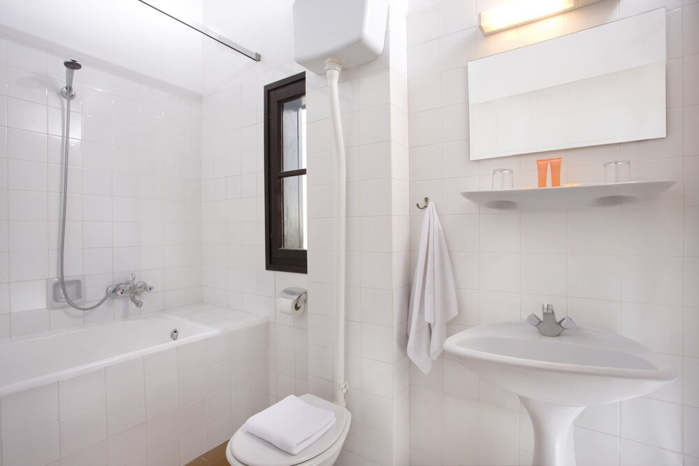 Standard Apartment, 1 Bedroom (2 - 4 persons) - Bathroom