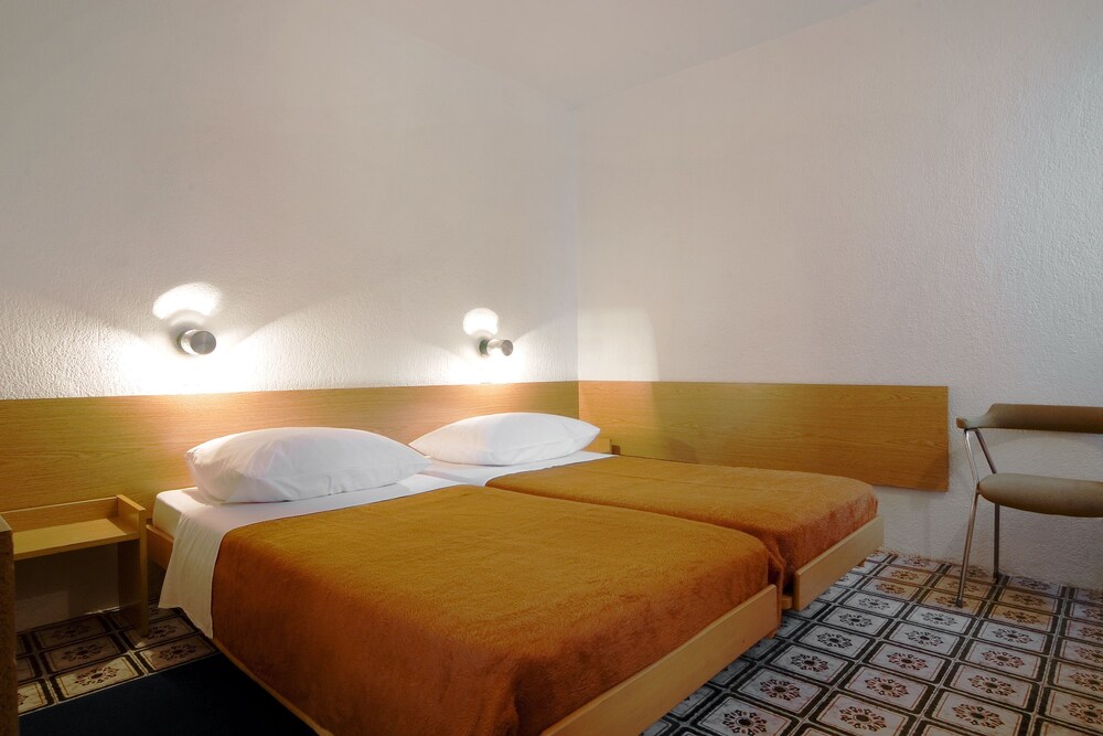 Standard Apartment, 2 Bedrooms (4 - 6 persons) - Guestroom
