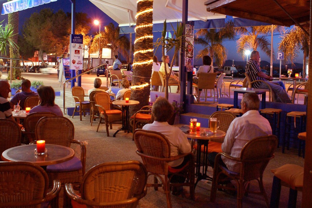Hotel Bar