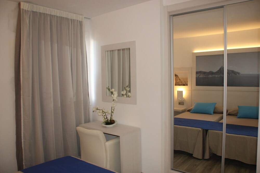 Superior Apartment, Partial Sea View - Guestroom