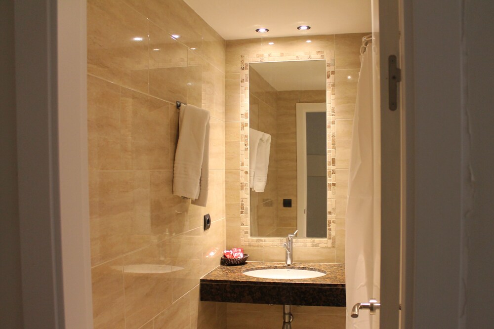 Superior Studio - Bathroom
