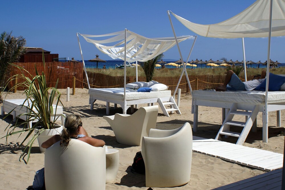 Poolside Bar