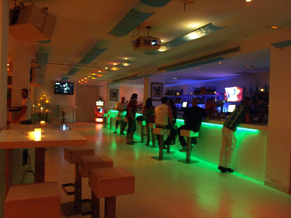 Hotel Bar
