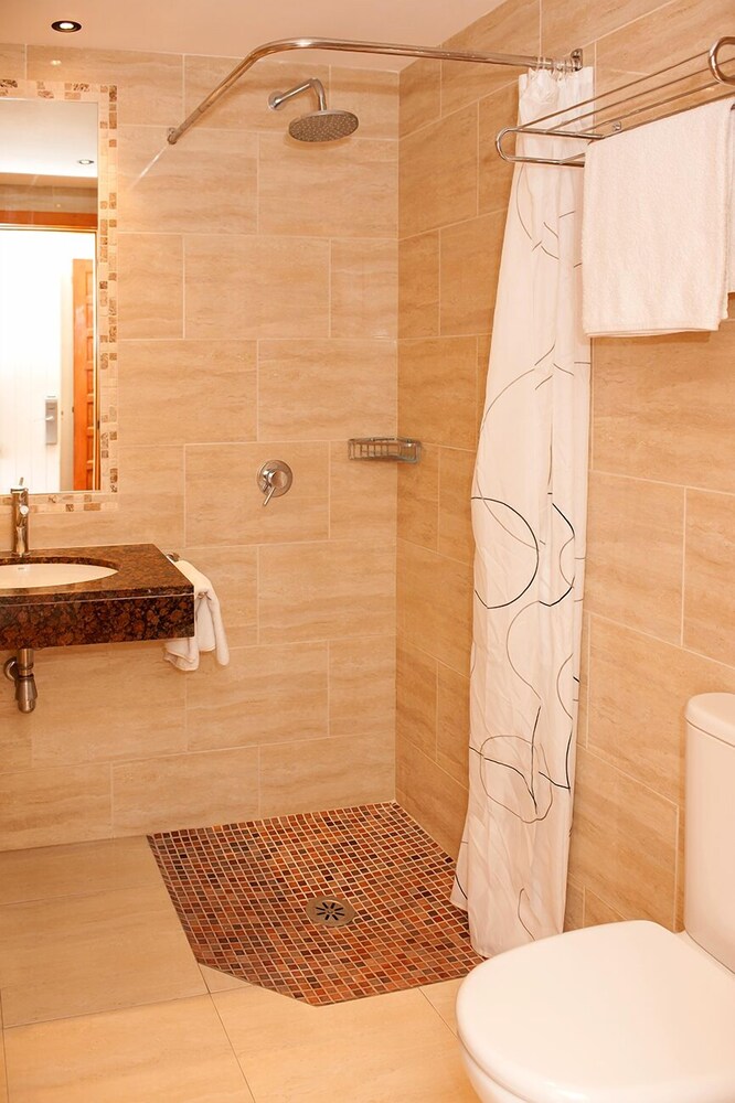 Superior Apartment - Bathroom